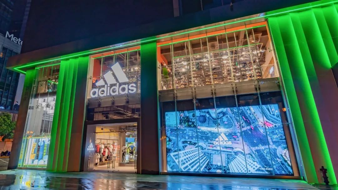时髦运动风潮adidas全球第五家品牌中心店璀璨亮相八一广场