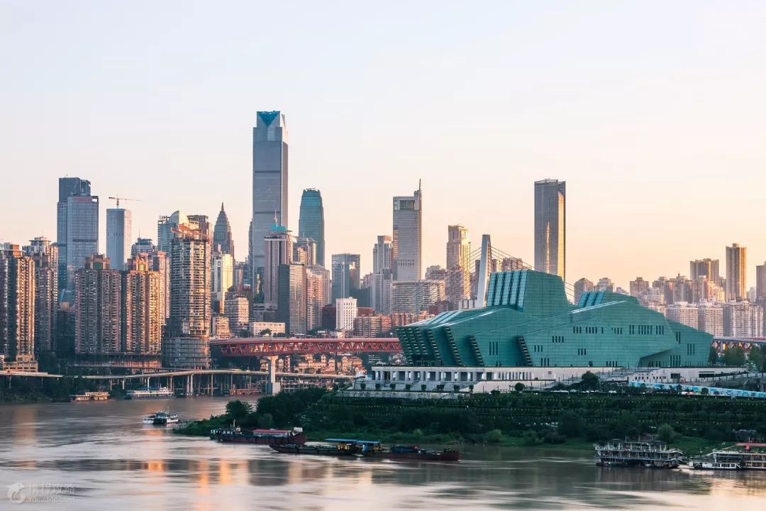 独特造型 一流功能=文化地标重庆国际马戏城位于南滨路弹子石,紧邻大