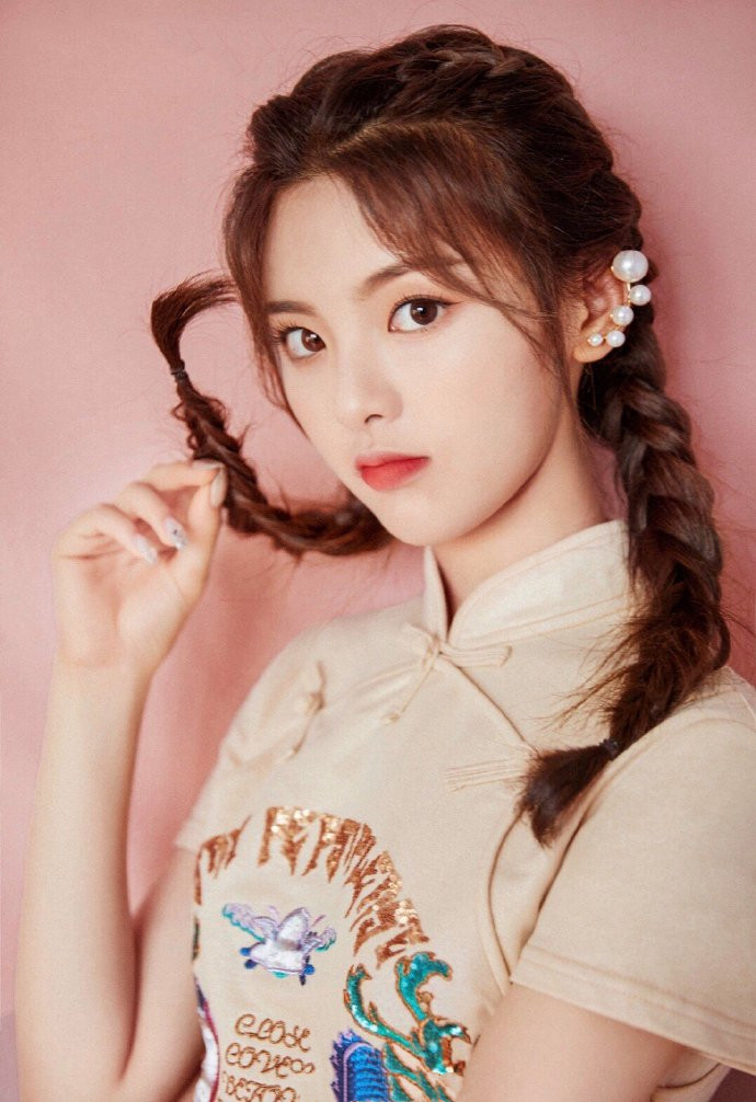 杨超越心动的信号第五期造型旗袍透视裙的少女打扮心疼宋茜