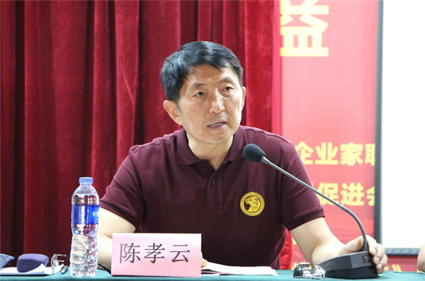 陈孝云做了主题为"感恩,学习,成长,责任"的报告,他首先对为学院发展