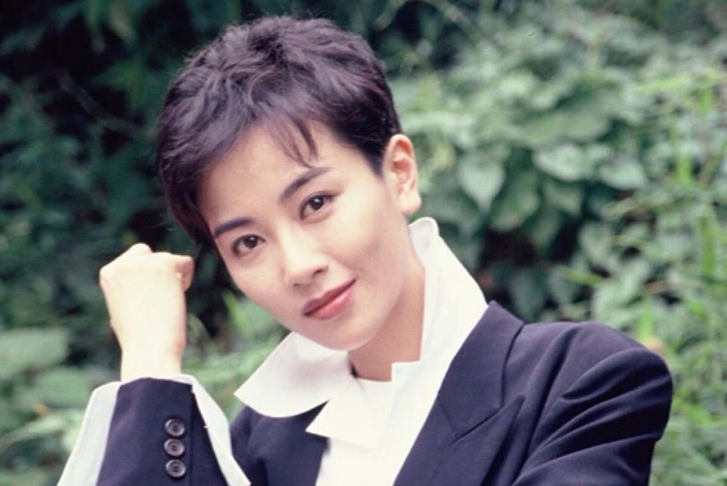 15岁被黄百鸣相中,与刘銮雄相恋4年被抛弃,今年过半百成这样_袁洁莹