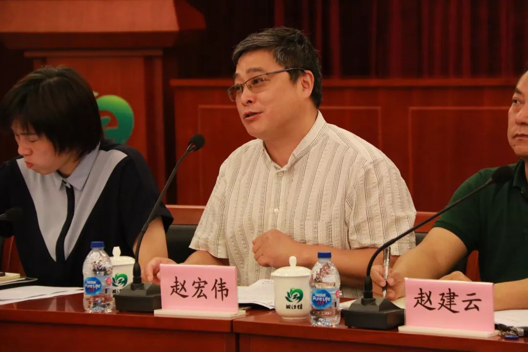 洞泾镇党委副书记赵宏伟,副镇长赵建云出席会议并讲话,会议由副镇长