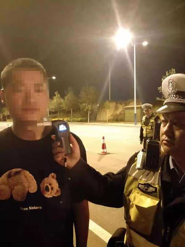 呼气式酒精检测:74mg/100ml身份证号:642221xxxxxxxx2013车牌号:宁dxx