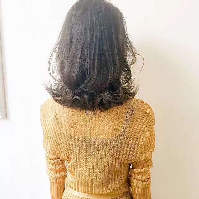 今年流行有层次的齐肩发!