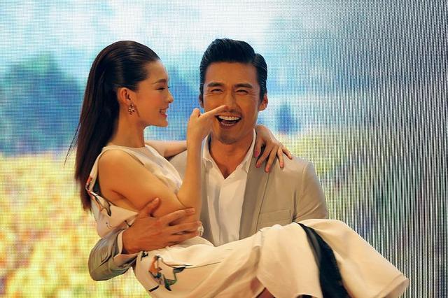 明星公主抱看魏大勋胡兵的手杨颖吓得花容失色