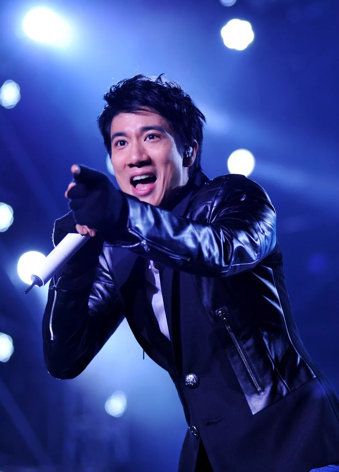 砸9亿投资王力宏演唱会两年亏了5000万元当代东方提前终止合约