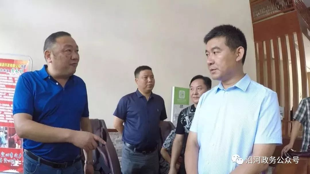 何支刚到沙子街道检查空心李第三届采摘月活动及电商平台销售情况