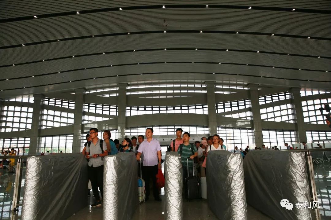 热点|昌赣高铁首座新车站泰和站正式启用,里面啥情况?进来看!_候车室