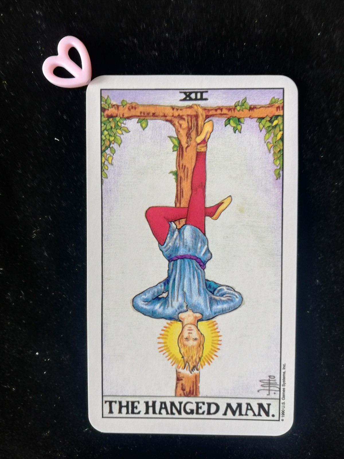 d牌【倒吊人正位】当你在面对自己喜欢的人时,会让自己变得依赖,凡事