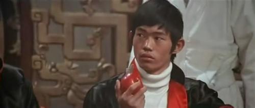 元华在小时候就与师傅于占元师傅学习功夫,故此成为了七小福成员,不过