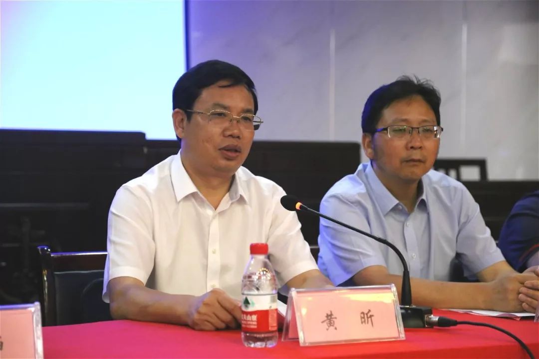 黄昕作介绍会议现场合影留念铜仁幼专党委宣传部编 辑:黎 晖责 编