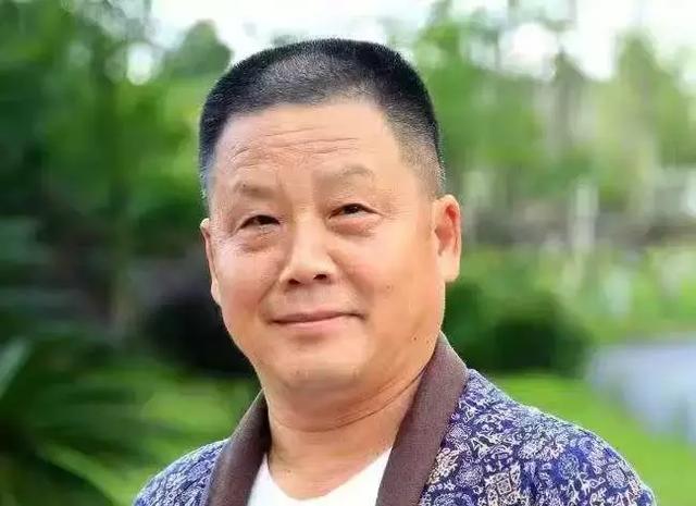 成都市戏剧家协会常务理事,川剧"四大名丑"陈全波传承弟子.