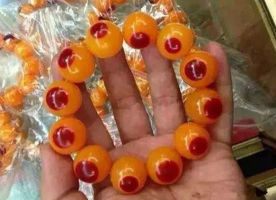 赵本山徒弟戴违禁品出镜……有人表示:不服!_文玩