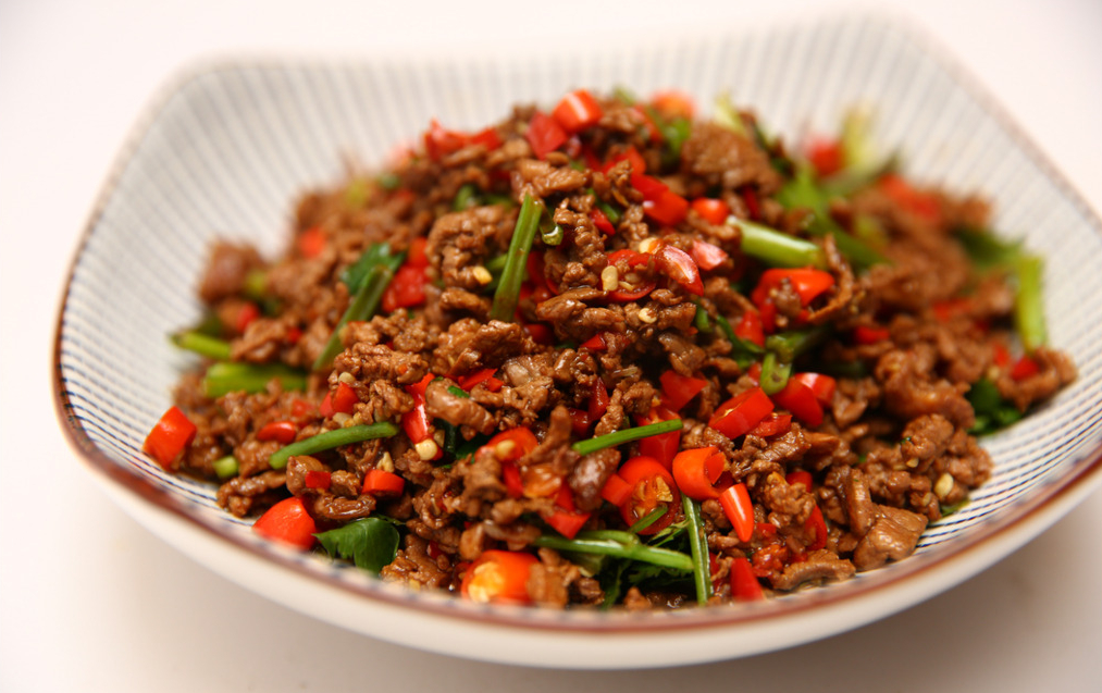 每日学做一道家常菜香菜炒牛肉鲜嫩香辣又简单易学