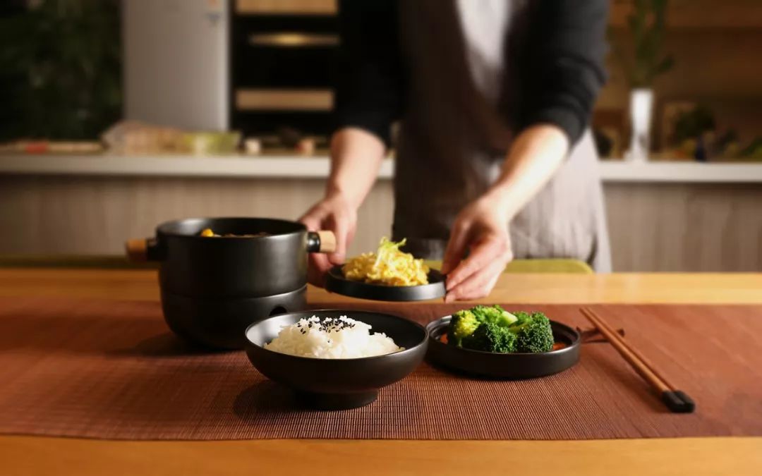 原创设计师-刘培清作品:暖言·一人食器暖言·一人食器温暖的关爱无需