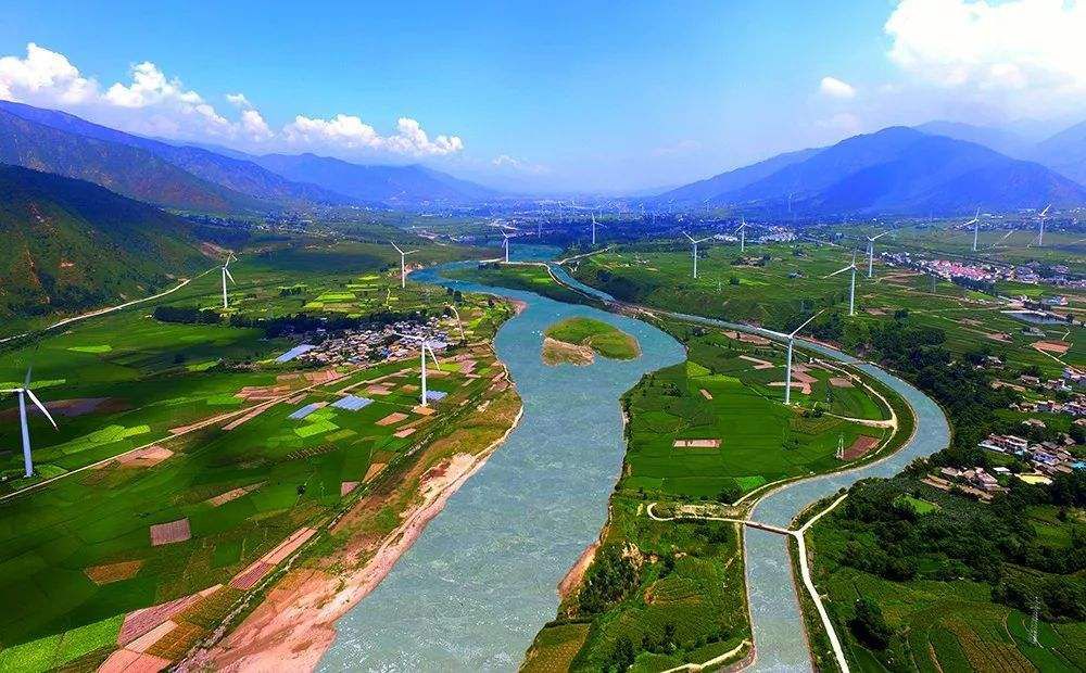 西昌七月的安宁河谷水稻瓜果进入旺盛生长期