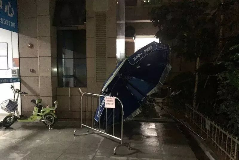 痛心深圳一男童在小区内坠楼身亡