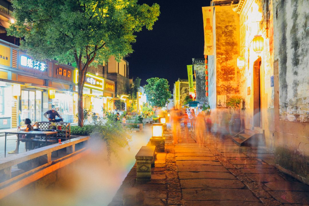 黄山大事件丨8月1日星巴克咖啡空降黎阳in巷文中有福利