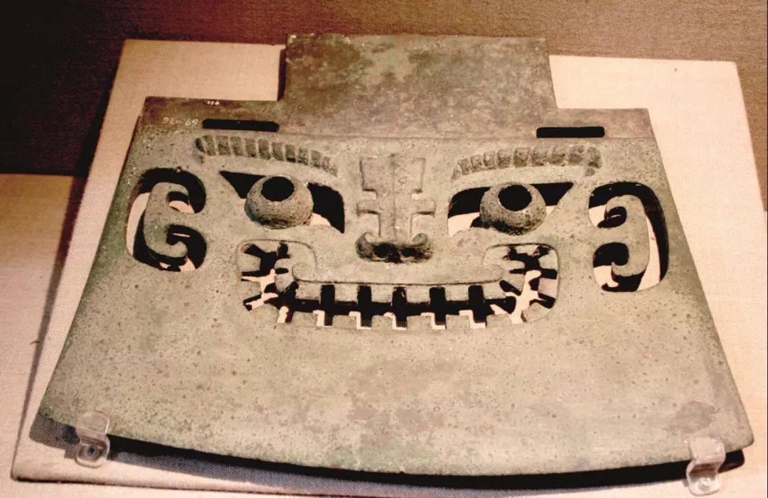 良渚文化"神徽"图像20世纪初,"古史辨派"提出,中国上古史是"层累地