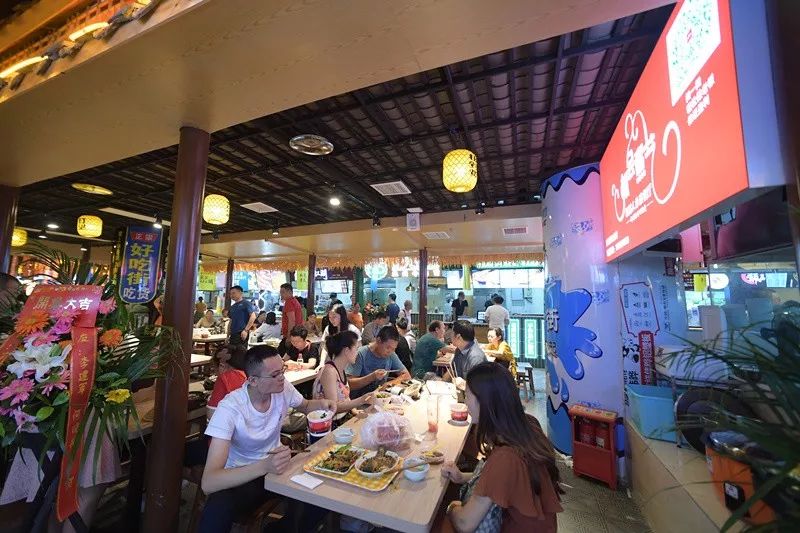 沙坪坝首条室内好吃街开业全场美食58折等你吃