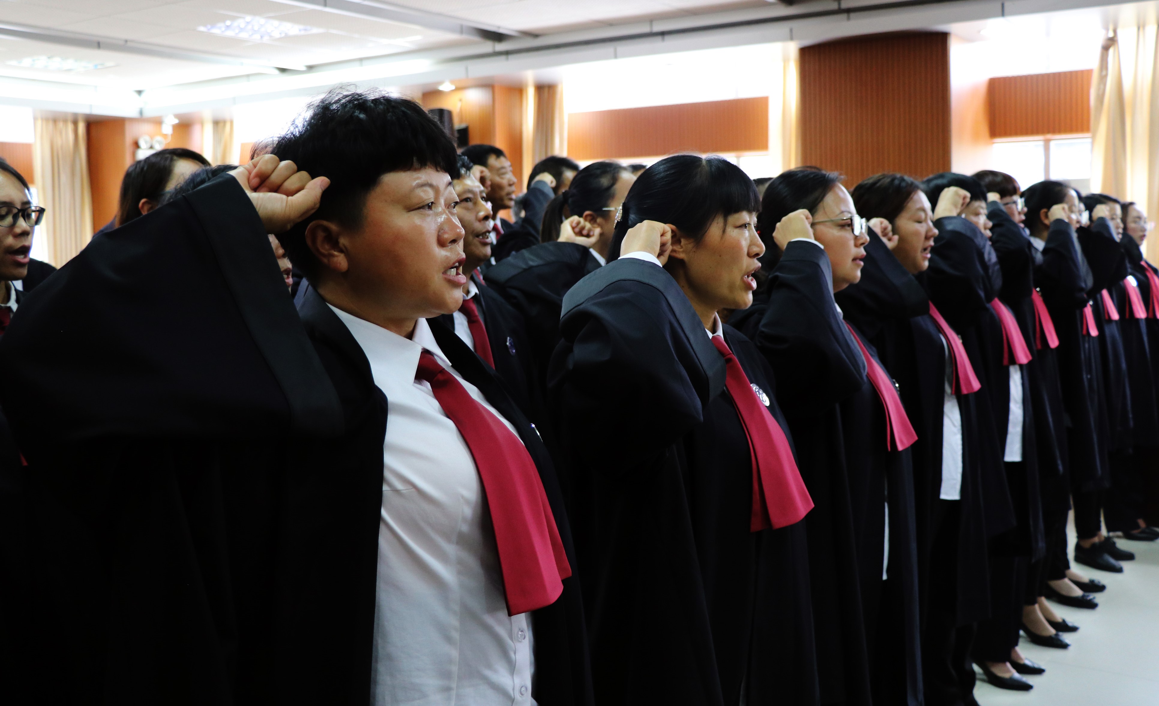 云南首家保山市基层法律服务工作者着装宣誓