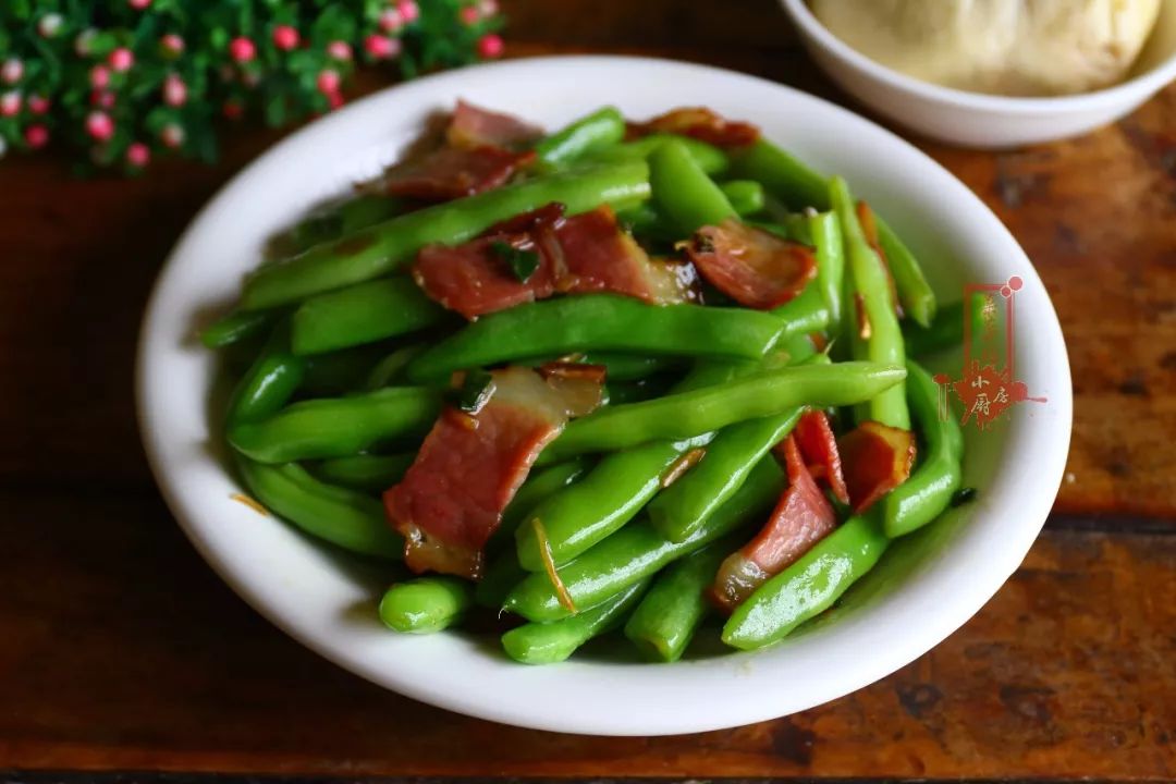 很家常的一种做法,腊肉炒四季豆,真的很下饭!返回搜狐,查看更多