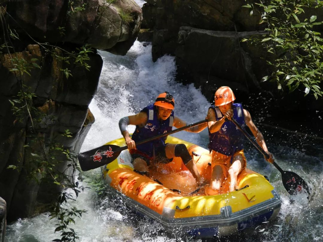 超惊险的古龙峡玻璃峡谷古龙峡漂流刷新4项世界纪录享受非一般的感觉