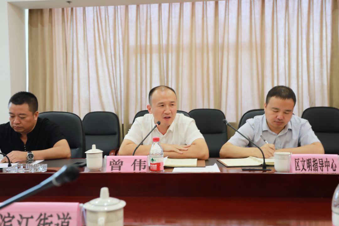 鹿城区开展公益广告整治督查并召开座谈会_曾伟