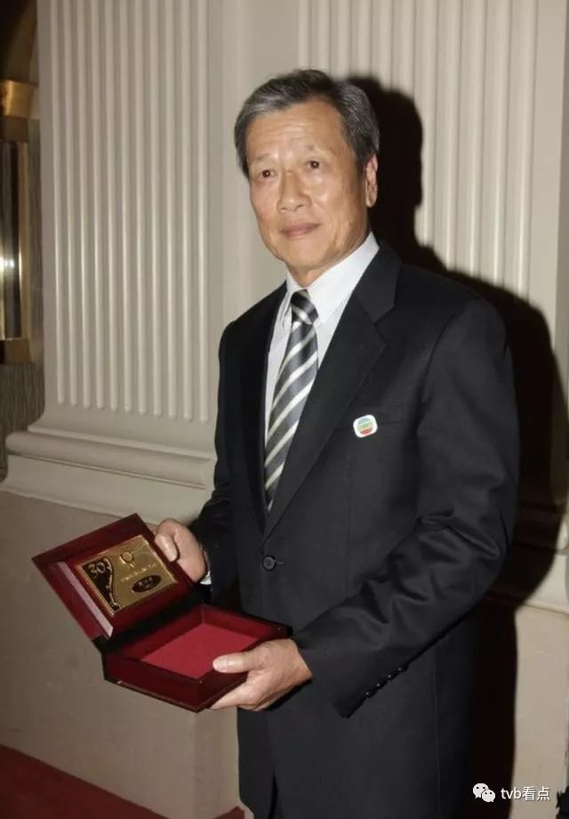 曾日夜颠倒拍戏致中风72岁tvb老戏骨悄然隐退两年直言tvb没找他在拍戏