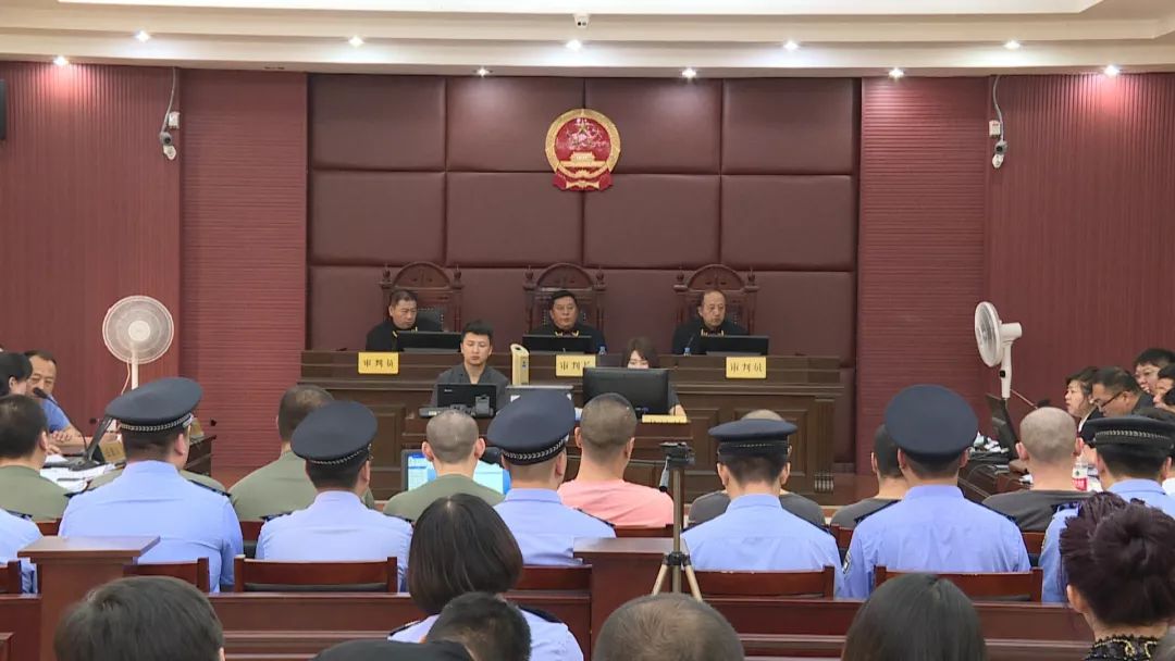 【坚决打赢扫黑除恶专项斗争】铁力市法院审理于某等11人恶势力犯罪