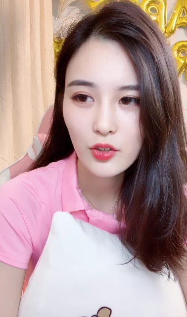 斗鱼颜值区女主播周年庆超火抽和主播的烛光晚餐五万内任意吃