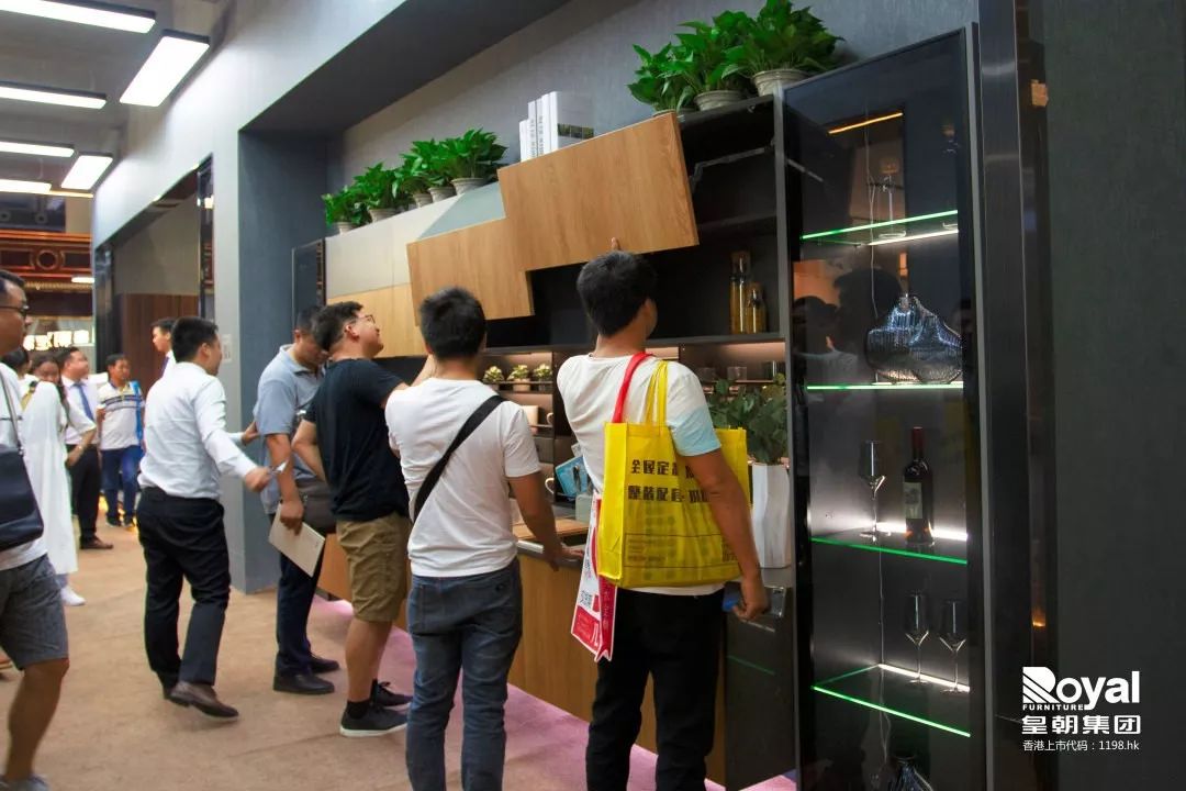 皇朝家私定制亮相建博会超人气展馆还能这样玩