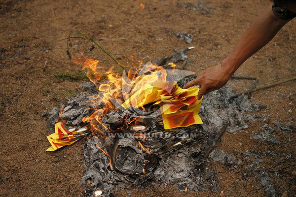 人死后有祭七烧纸的传统知道是是什么原因吗