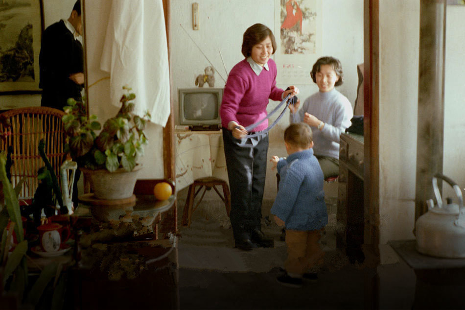 八九十年代正是改革刚刚起步的时代,中国人的生活水平虽然正在稳步