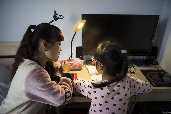 今年暑假禁止老师给父母留辅导孩子功课的任务!