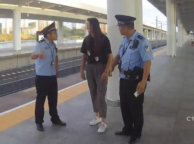 遵义高铁站女子回家心切强行冲站结果被拘留五日
