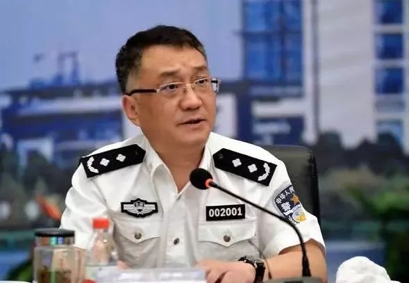 落马贪官受贿物品曝光光一枚手表就价值1030万但这几块翡翠真不怎么样