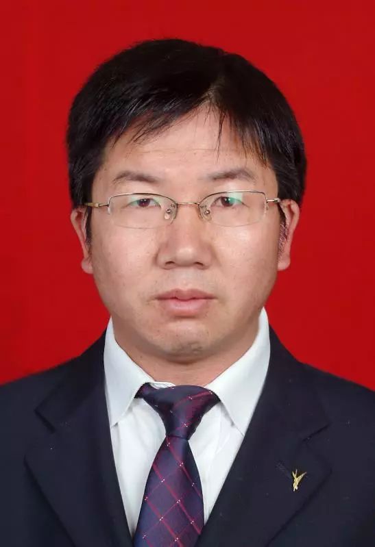 楚雄大姚一小孩找菌途中失足掉入水库,危急时刻他纵身一跃.