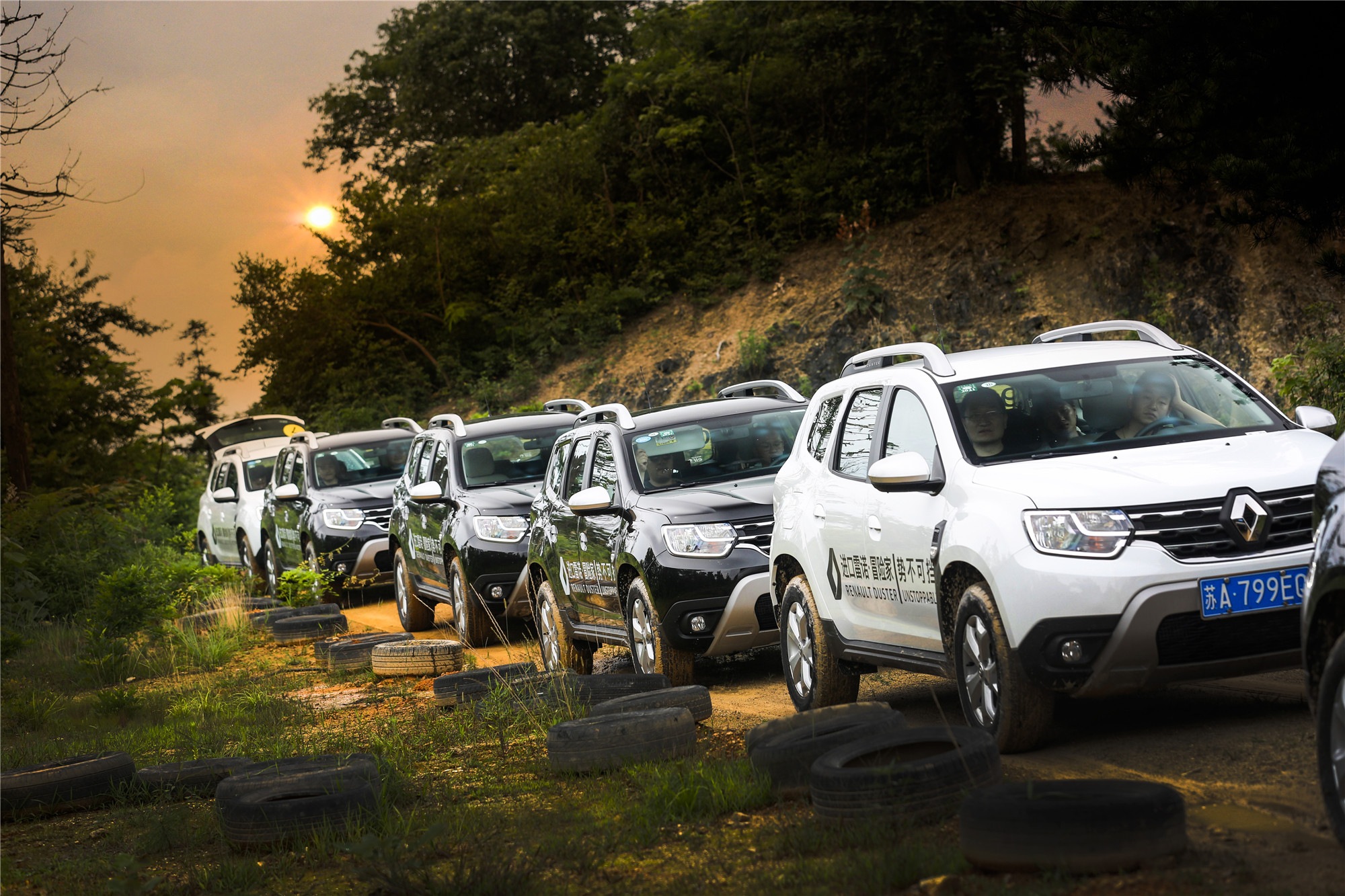 雷诺达斯特冒险家自带四驱系统越野之路从不停歇