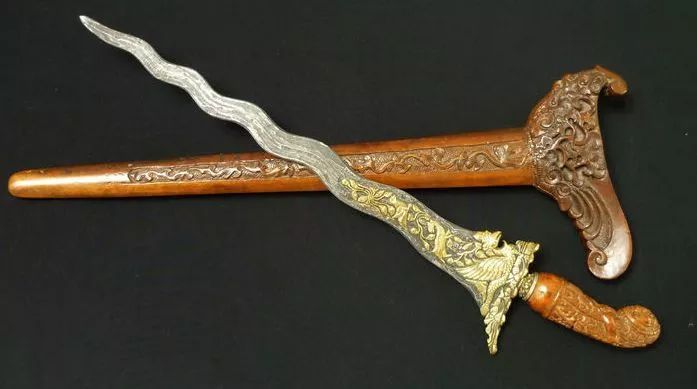 马来剑全称马来克力士剑,流行于东南亚一带,是菲律宾至印度一带马来族