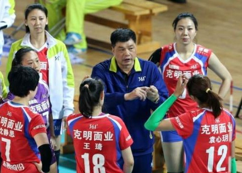 脾气,工作扎实,态度温和,在国内排球界和记者媒体圈都有着不错的人缘