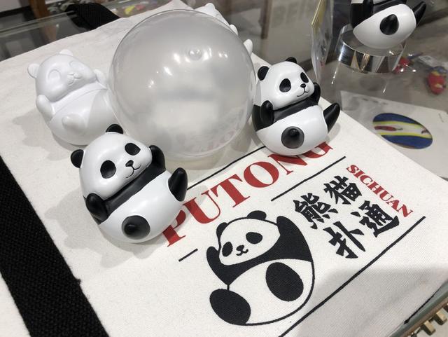 成博摄影展的文创产品简直想让人剁手买买买!_成都