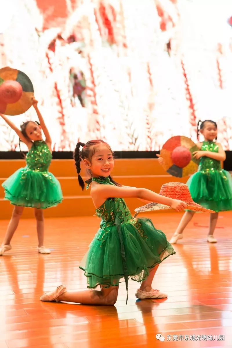 【光明幼儿园】2019届"放飞梦想 飞跃光明"大班毕业典礼回顾_舞蹈