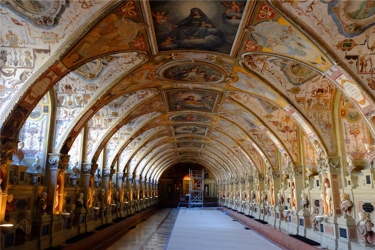 但不可否认的是,它有着悠久独特的历史,其代表之一就是慕尼黑王宫