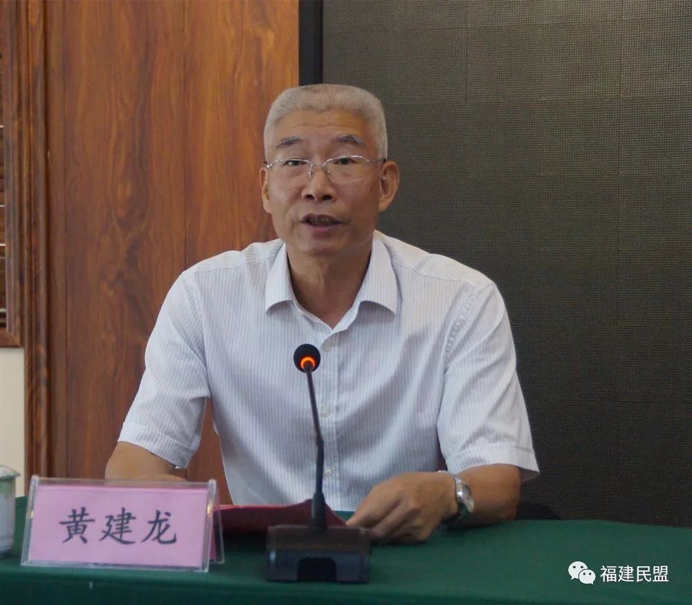 黄建龙代表民盟宁德市委会向学员们的到来表示热烈的欢迎,并简要介绍