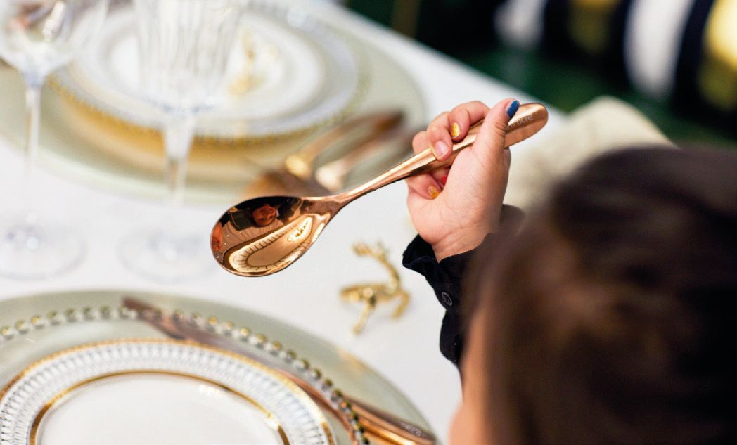 餐桌上保持优雅,到底有多"累"?_礼仪