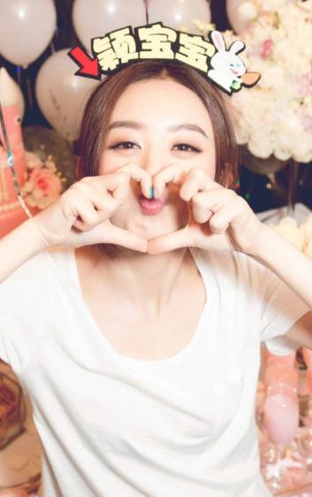 赵丽颖清晨更博,网友:手指头好美!看把孩子逼成什么样了