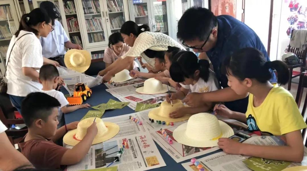海安市白甸镇白甸村举行暑期少儿亲子绘画阅读活动 图1