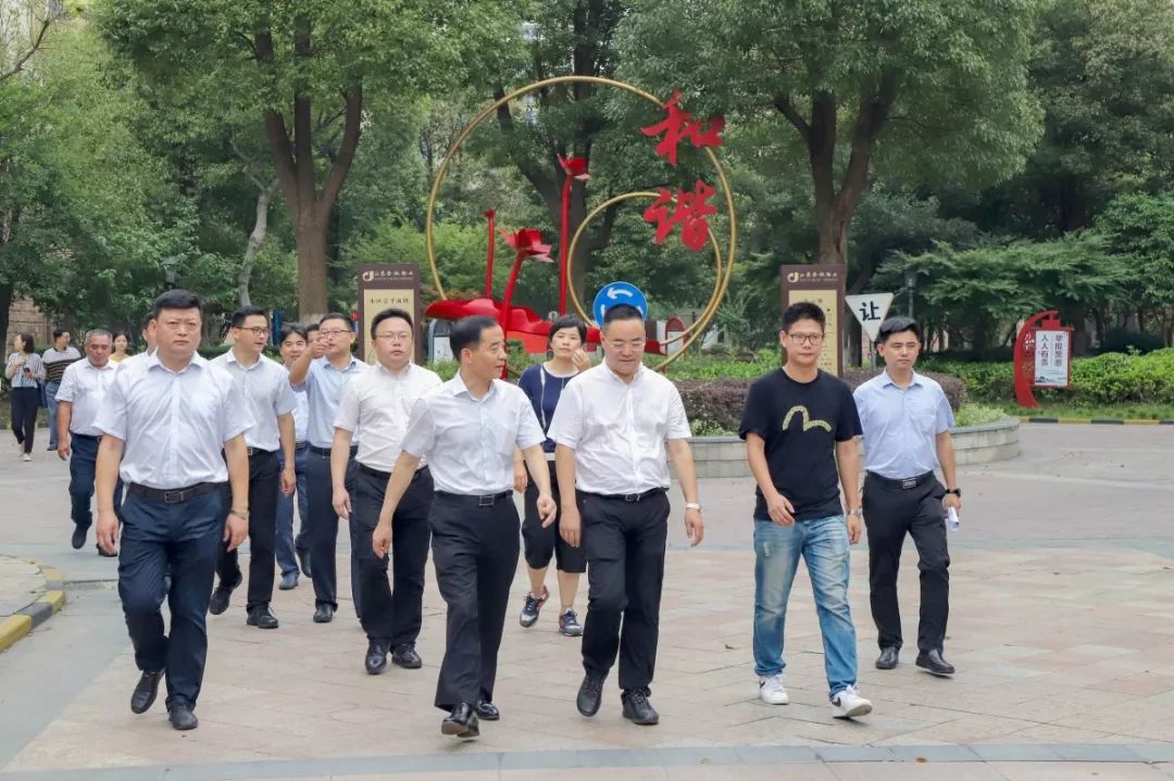 今天(7月17日),苏州吴中区胥口镇党委书记徐卫东一行9人来海虞镇参观