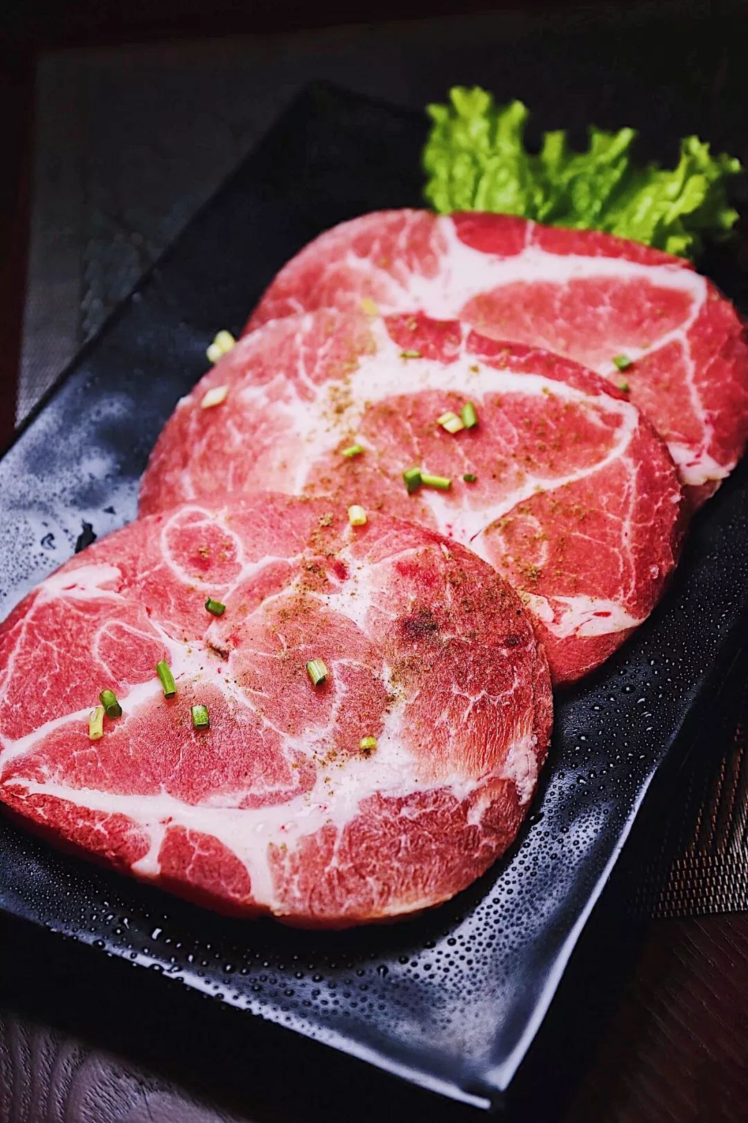 这款承包了肉界颜值半壁江山的精品猪梅花,是每一个食肉兽看见都无法